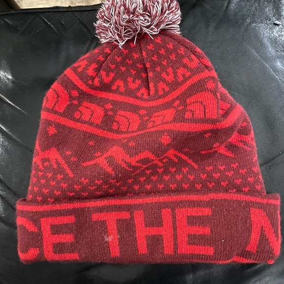 North Face red graphic print knit  toque unisex - Picture 2 of 4
